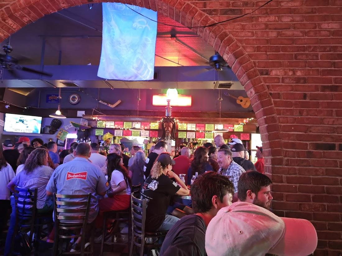 Hurricanes Bar & Grill Gallery Image 6